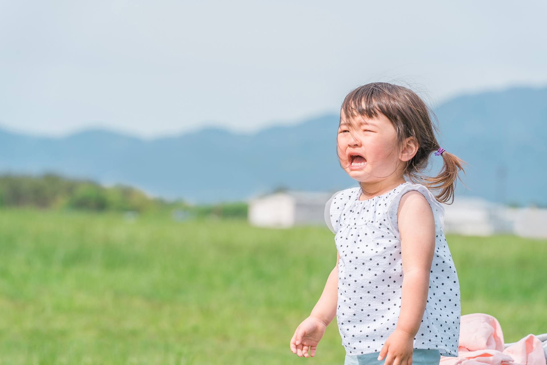 大泣きの女の子