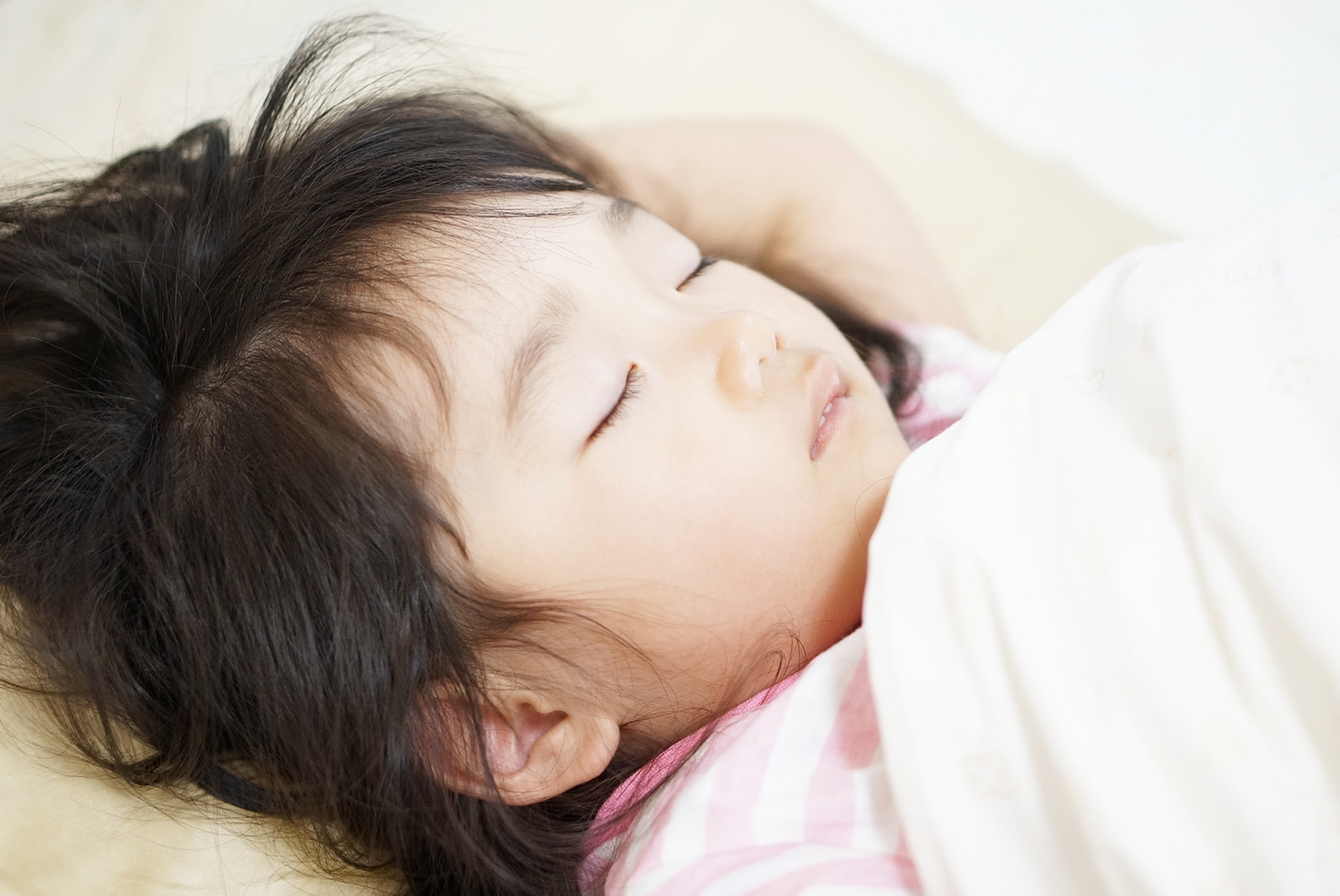 ねんねする子ども