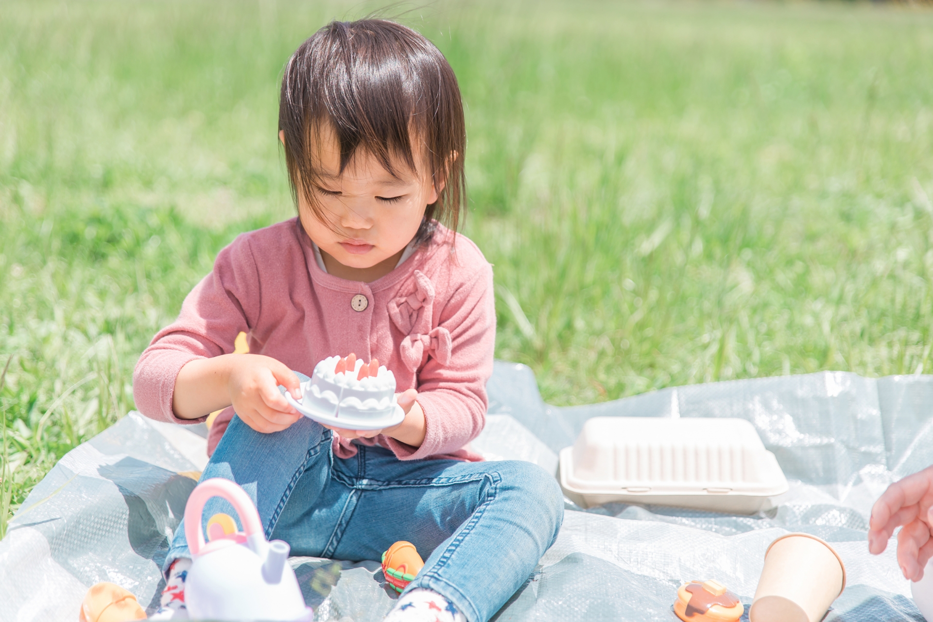 おままごとをする子ども
