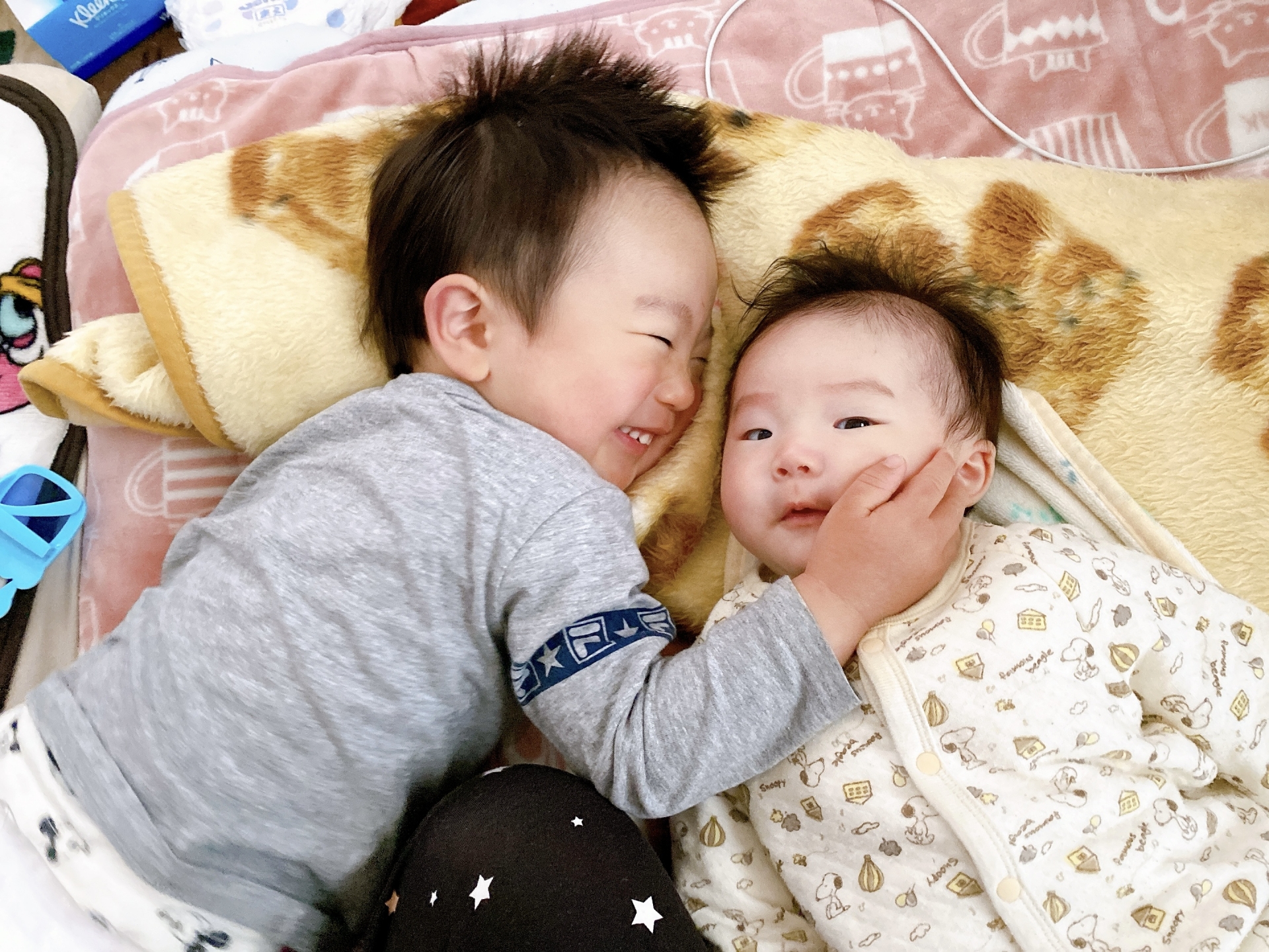 弟を可愛がる兄