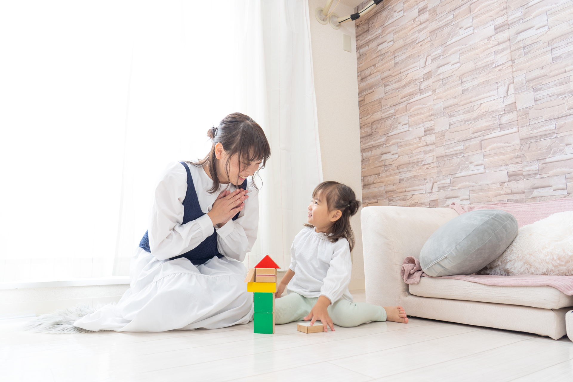 我が子を褒めるママ
