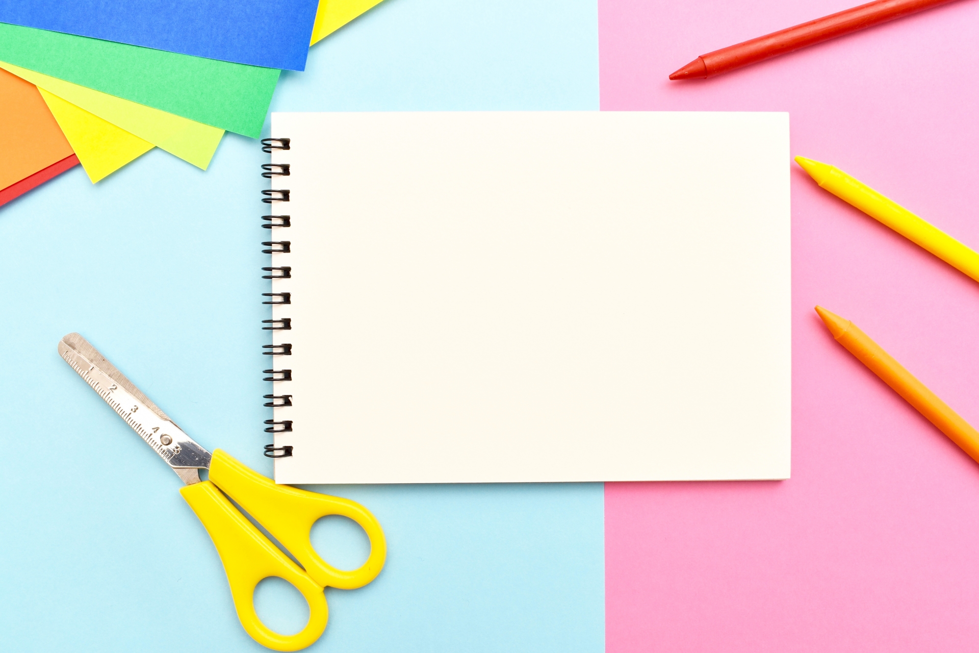 はさみ・画用紙・色鉛筆