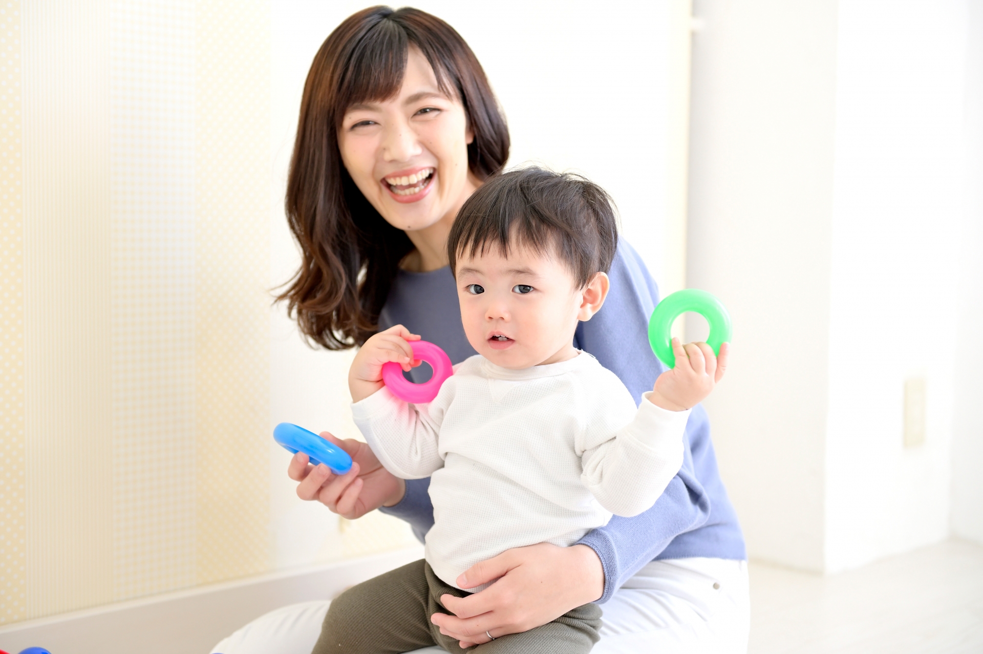 笑顔のママと赤ちゃん