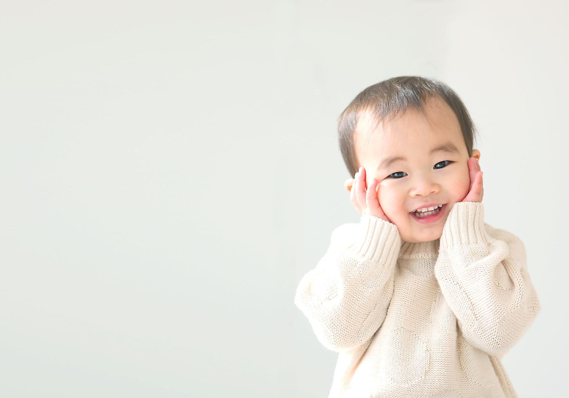 うれしそうな男の子