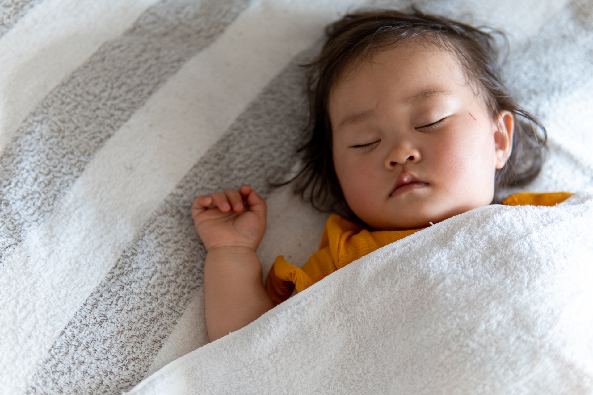 寝る赤ちゃん