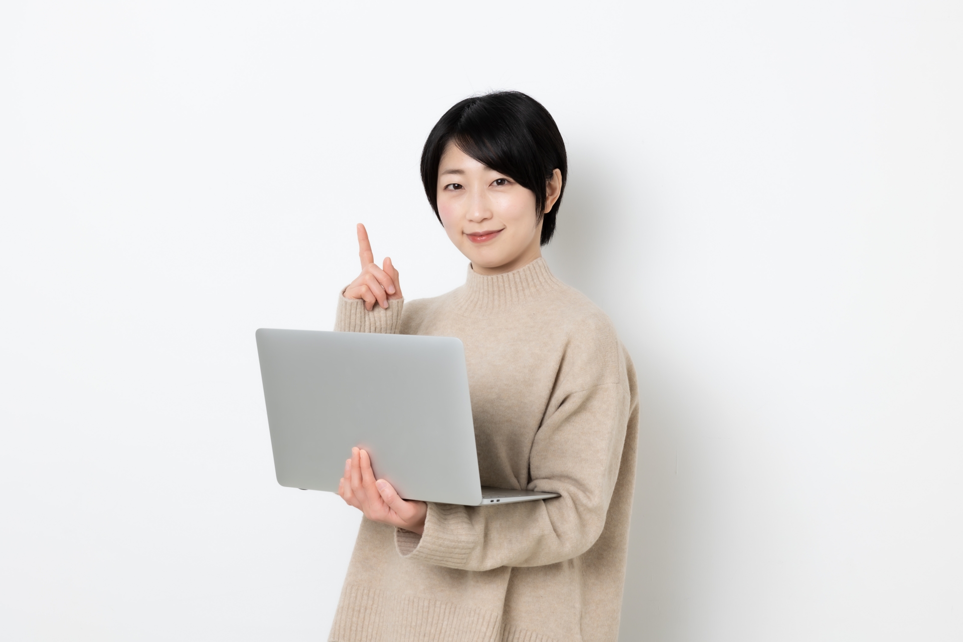 パソコンをもつ女性