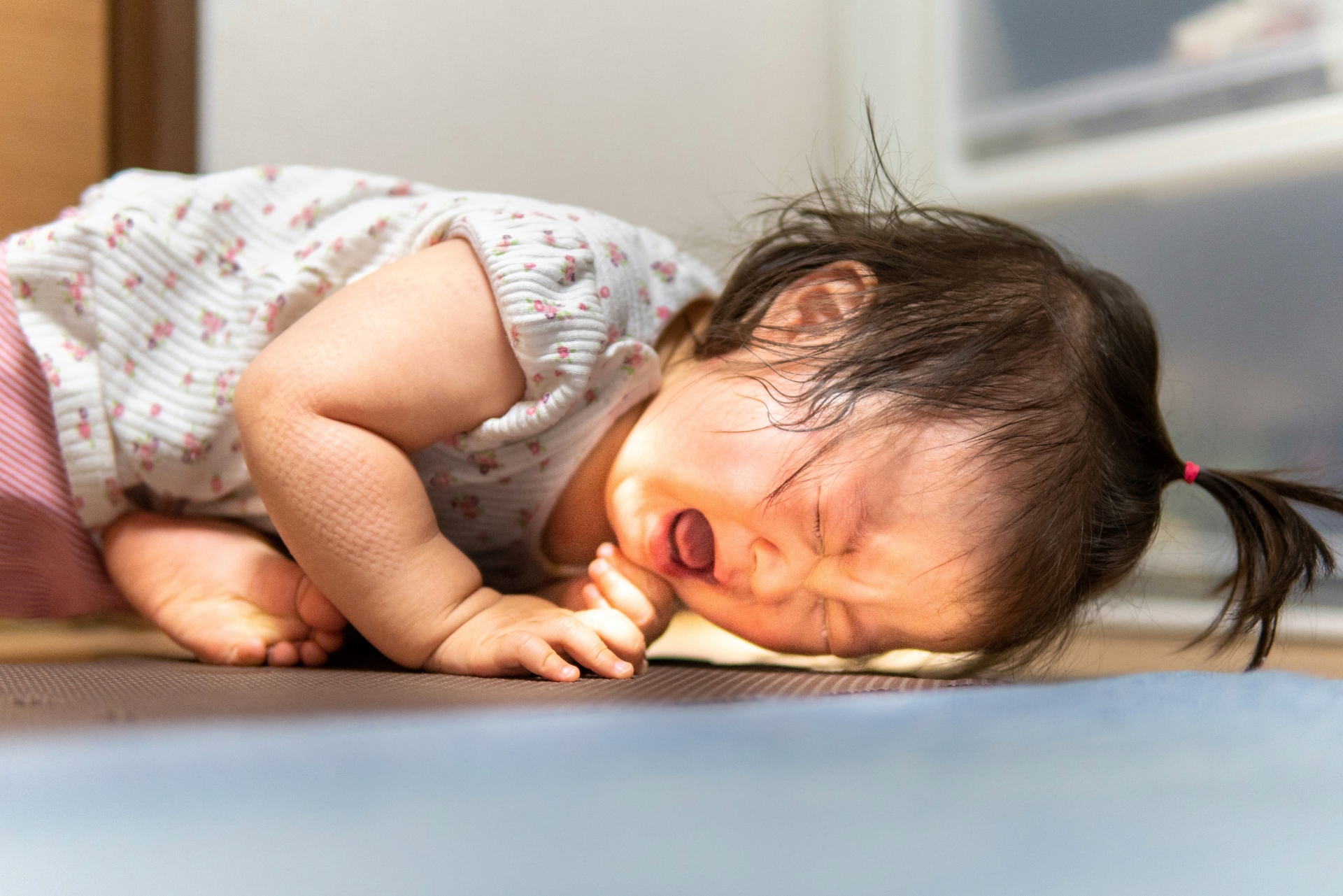 大泣きする女の子