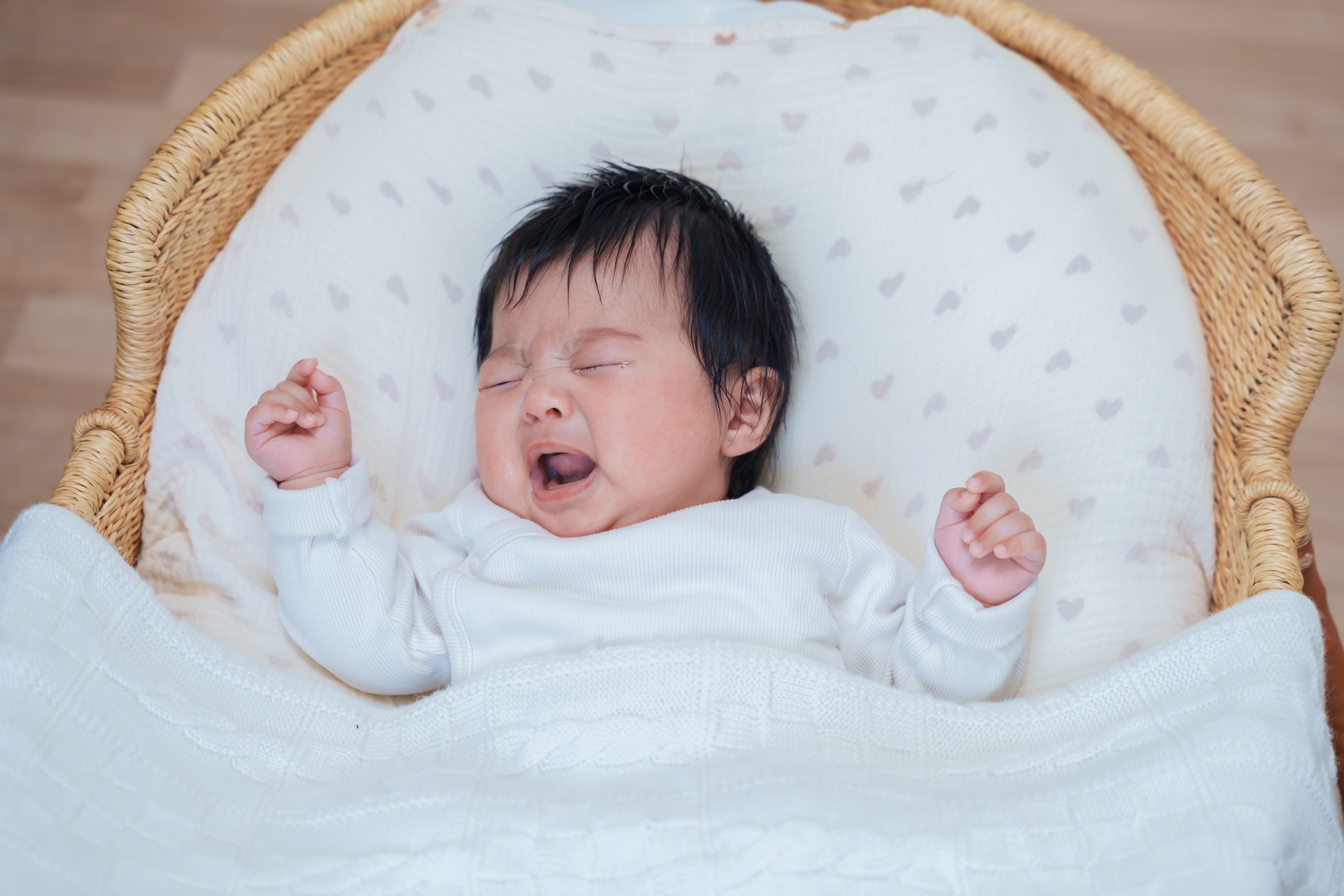 泣く赤ちゃん