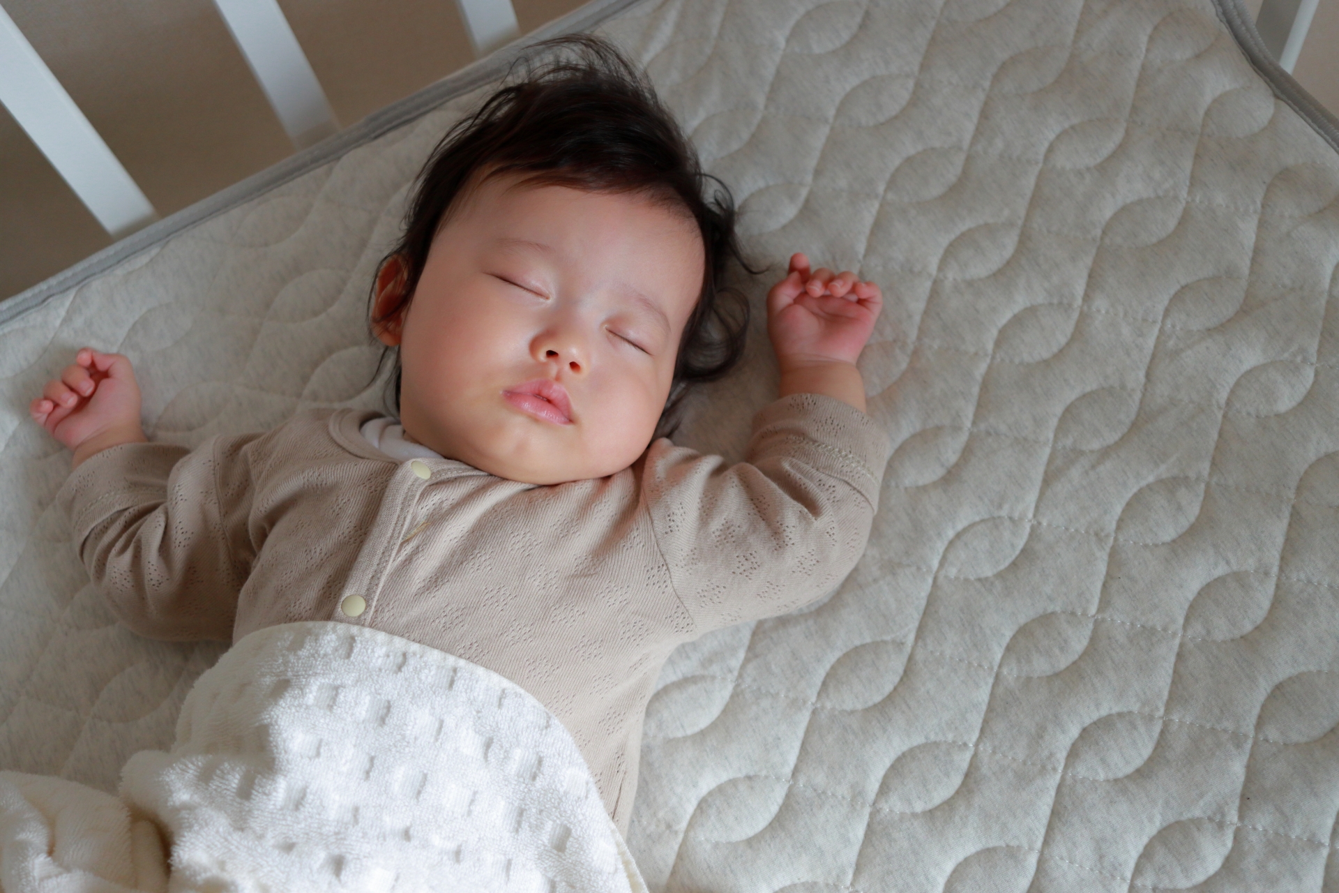 寝る赤ちゃん