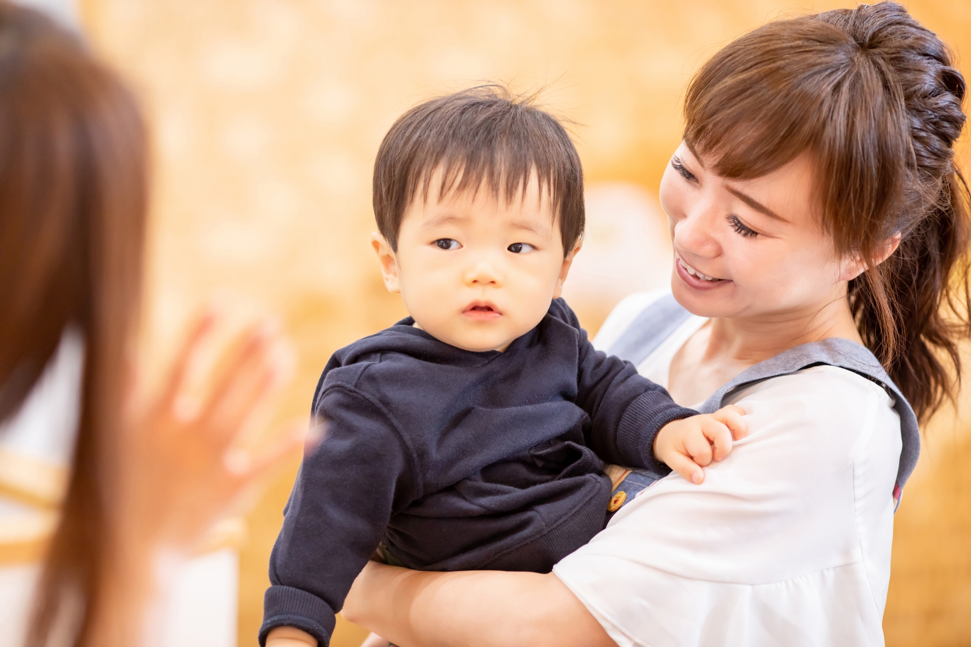 じっとみる子ども