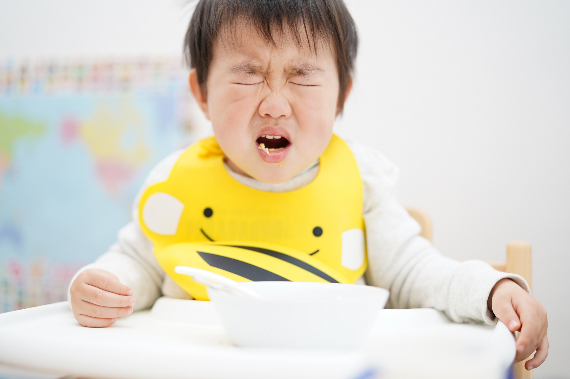 泣く子ども