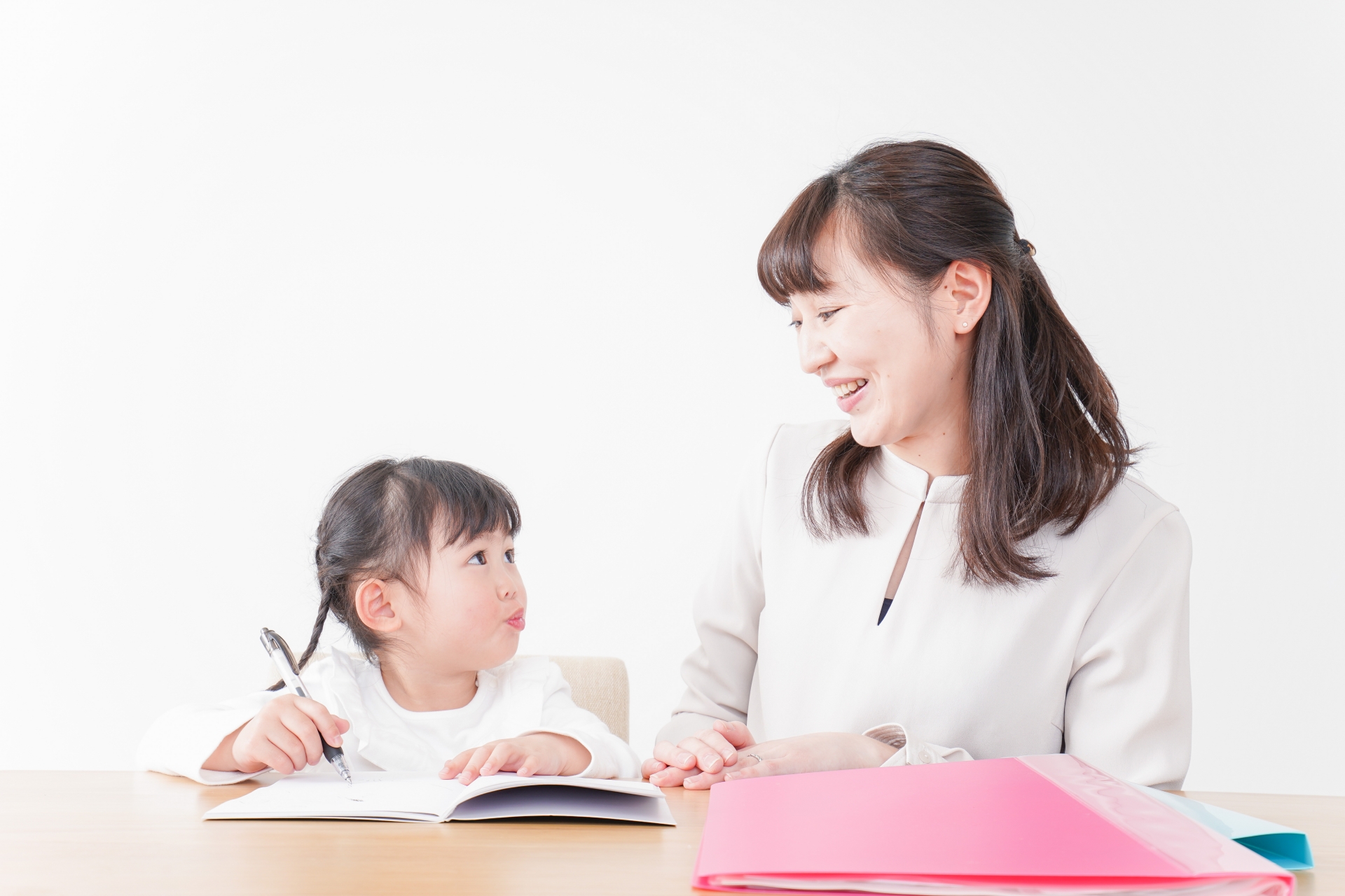 子どもが数字を理解するのは何歳から？日常生活で数字の理解を進めるポイントも解説
