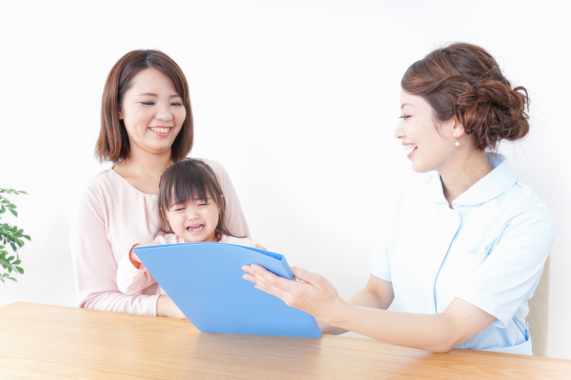 1歳児が奇声を上げる理由は？対処法や発達障がいを疑う場合の受診の目安を解説