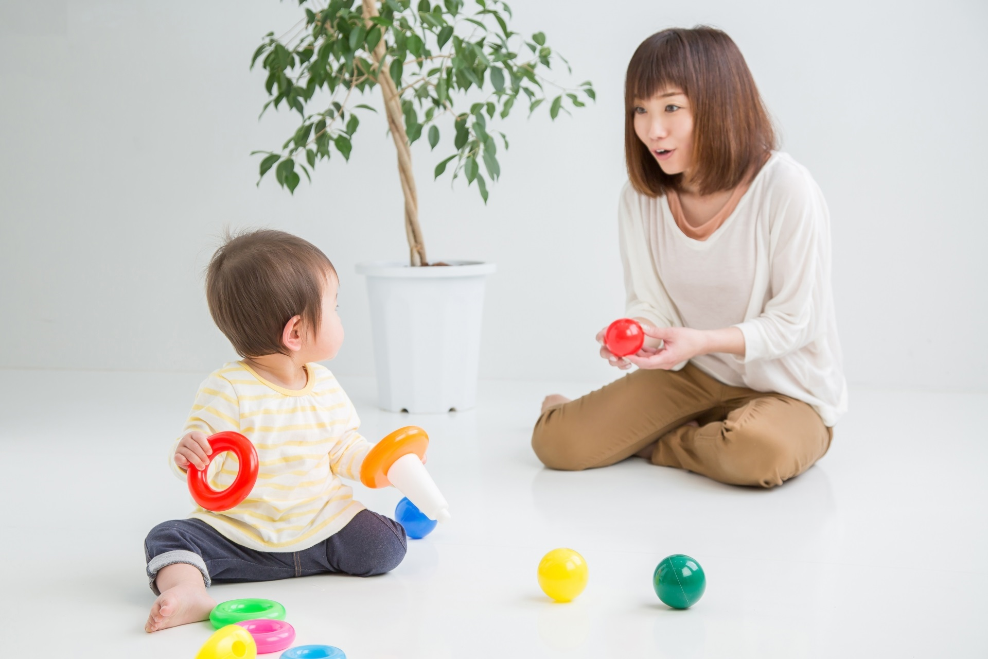 褒めることが子どもにもたらす効果とは？上手に褒めるコツと注意点を解説