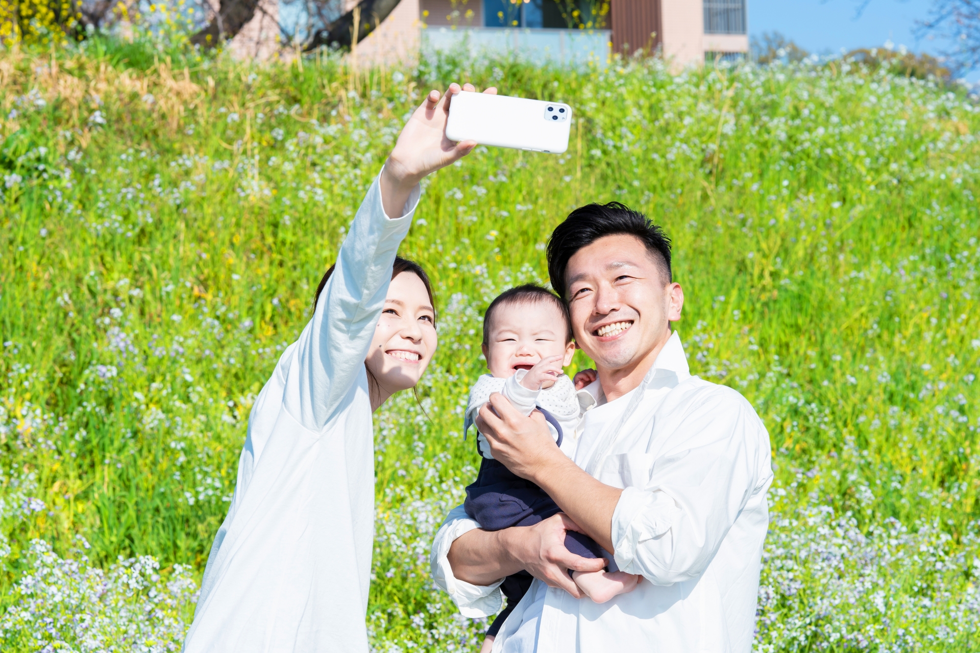 0歳児の情緒発達の特徴は？愛着形成が重要な理由や構築の仕方、ママやパパの関わり方のポイントを解説