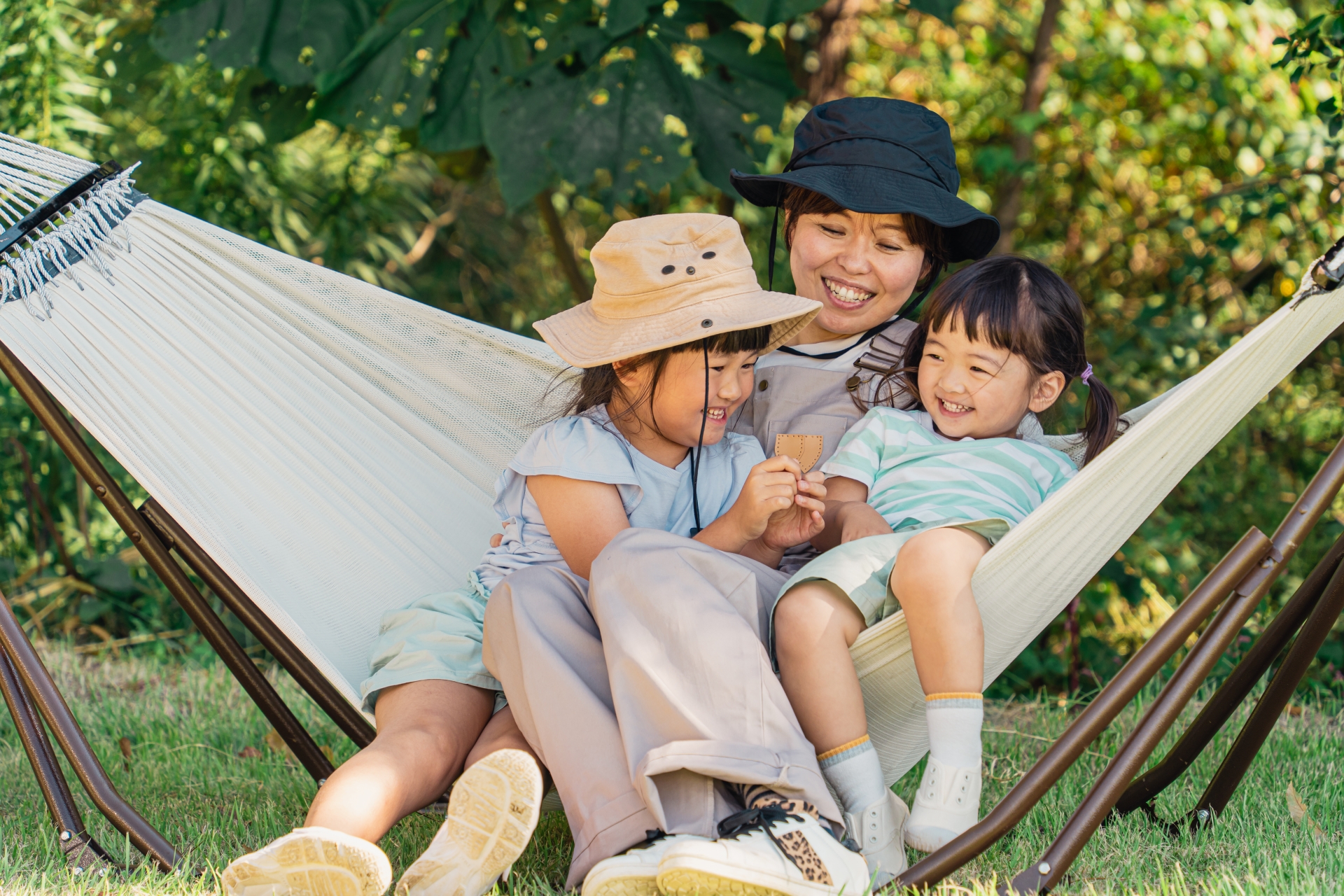 共感力を高めて思いやりの心を育てる方法は？ママやパパができることや注意点も解説