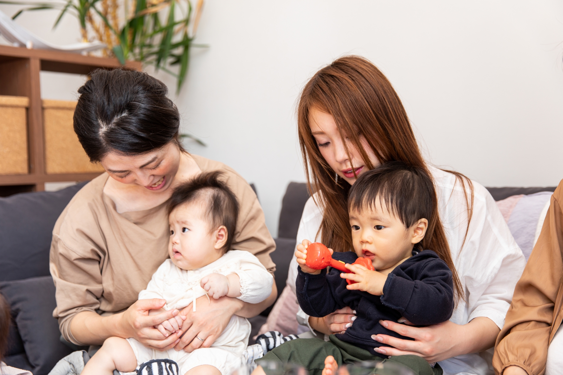 赤ちゃんがハイハイしないときは？理由やサポート方法、子どもの発達目安なども解説