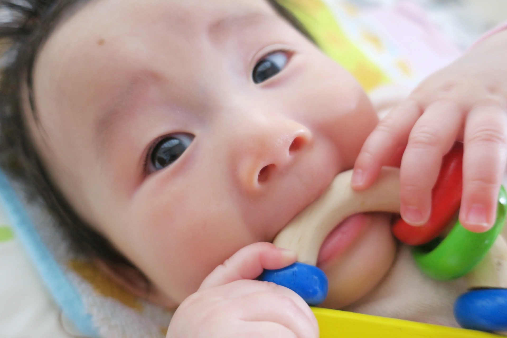 歯が生えたら歯固めは必要？使い始めるタイミングや選び方、赤ちゃんに合う使い方をやさしく解説