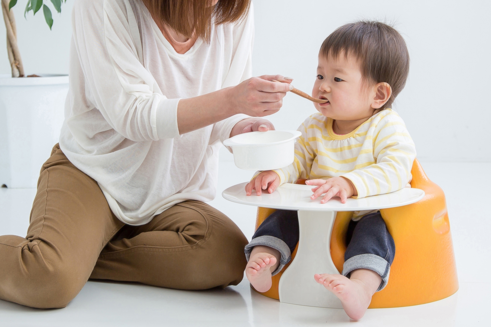 1歳児がごはんを食べないのはなぜ？原因や対処法、食べてもらうための工夫を解説